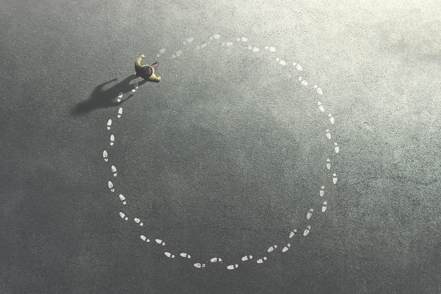 A person walking through a circle of footprints as an analogy for the circular economy